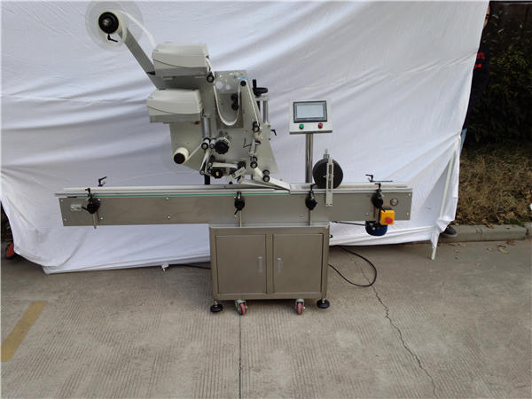 Avtomatski stroj za etiketiranje ravnin za navadne steklenice 