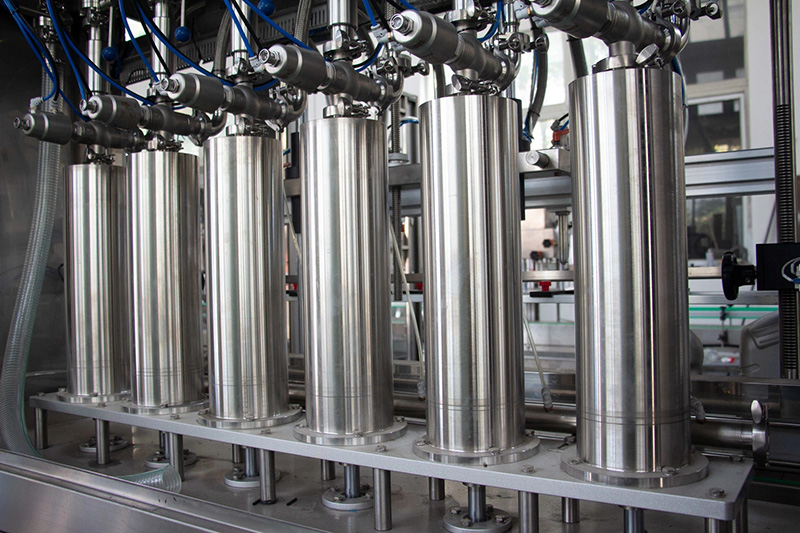 Samodejni kozmetični stroj za polnjenje posod s tekočino za parfume