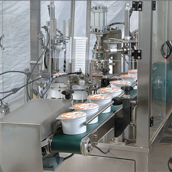 Avtomatski avtomat za polnjenje posod za sladoled