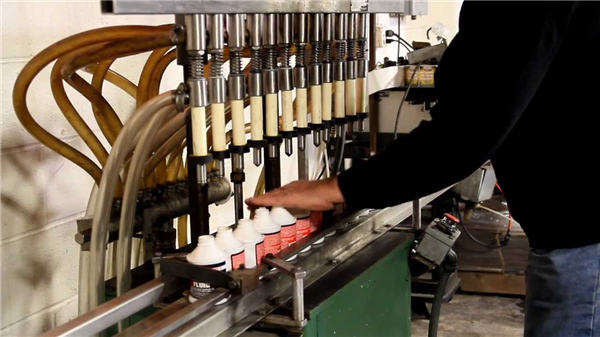 Visokokakovostni avtomatski stroj za polnjenje toalet