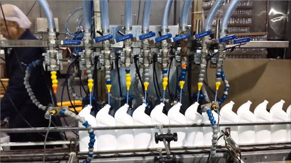 Popoln avtomatski čistilnik stranišč Bleach Linearni stroj za polnjenje