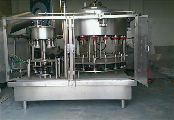 Stroj za polnjenje 10-glavo negativnega tlaka s parfumskimi stekleničkami