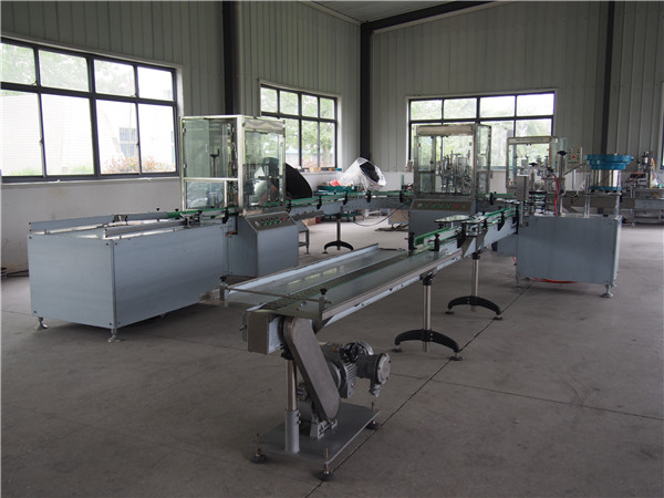 Avtomatska linija za polnjenje in zapiranje šampona