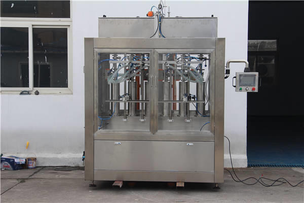 Avtomatski avtomat za polnjenje steklenic