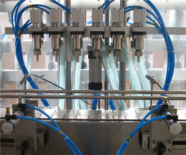 Šestglavni avtomatski stroj za polnjenje tekočin